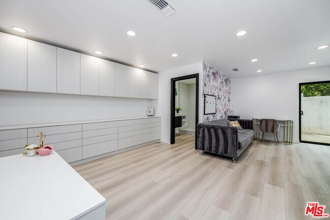 Building Photo - 4961 Marmol Dr