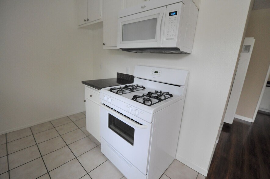 Building Photo - 7101 Haskell Ave