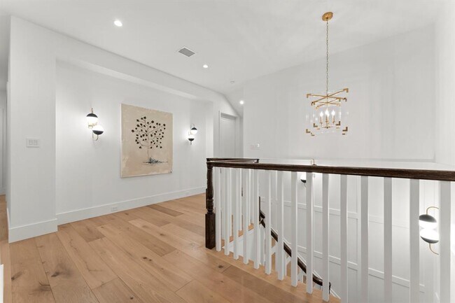 Building Photo - 2530 Stanmore Dr