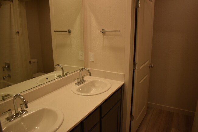 Building Photo - 4624 Athena Dr