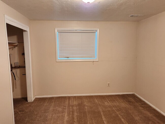Building Photo - Great 4 Bd 2 Ba Home in Taylorsville