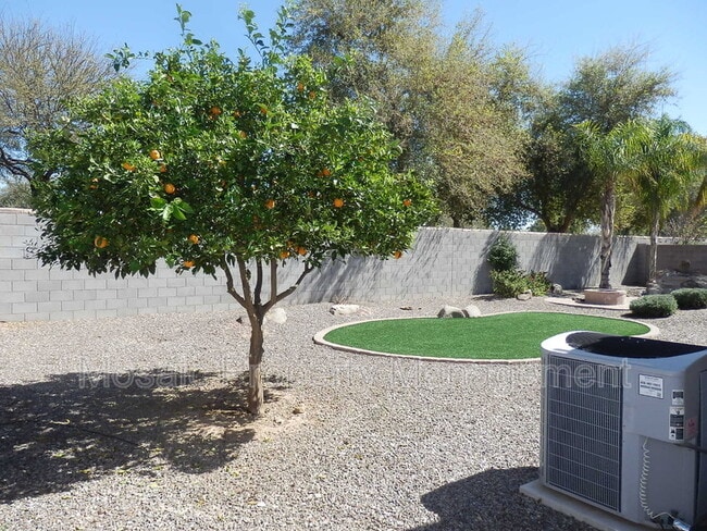 Building Photo - 3721 S Vineyard Ave