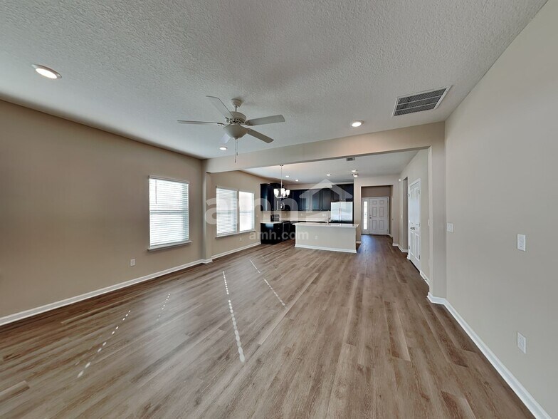 Building Photo - 245 Hemlock Pt