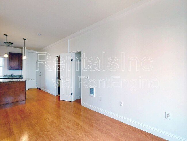 Building Photo - 1053 Post St