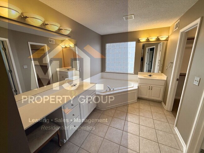 Building Photo - Beautiful 4 Bedroom / 3 Bath Home in Olathe