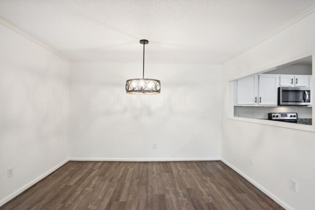 Building Photo - 2 Bedroom 2 Bathroom In A Private Community