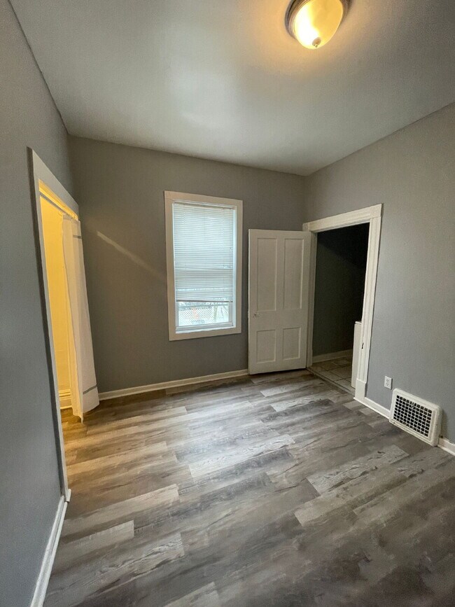 Building Photo - Cozy 1-Bedroom in Sharon – Walkable Location, Pets Welcome!