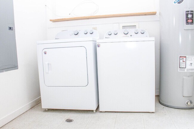 Building Photo - 2515 Plateau Rd