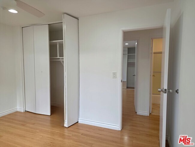 Building Photo - 2337 W Gramercy Ave