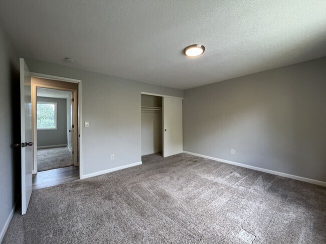 Building Photo - Spacious Milwaukie Home with Bonus Room, Large Fenced Yard and Shed/Workshop