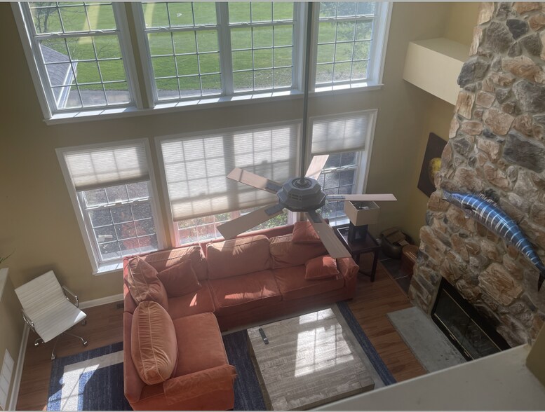 Family Room - 1006 Glendevon Dr