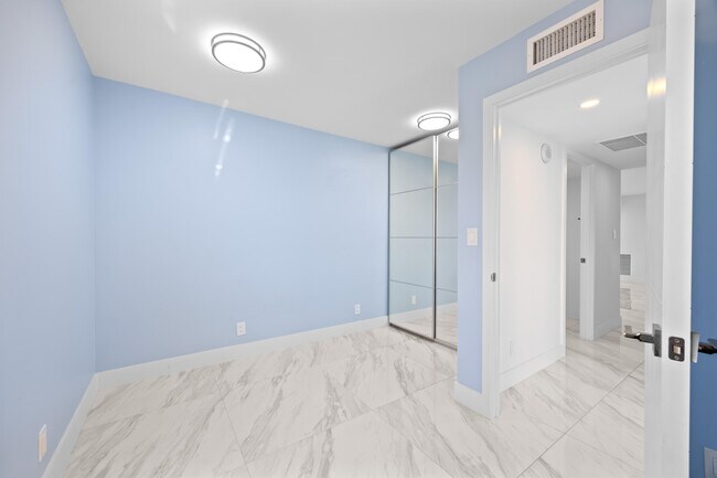 Building Photo - 137 Golden Isles Dr