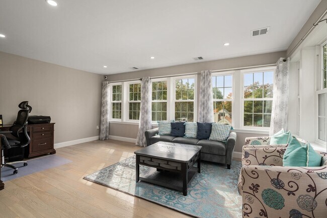 Building Photo - 63 Pine St