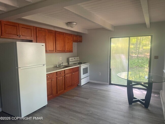 Building Photo - 2111 Spring Dr