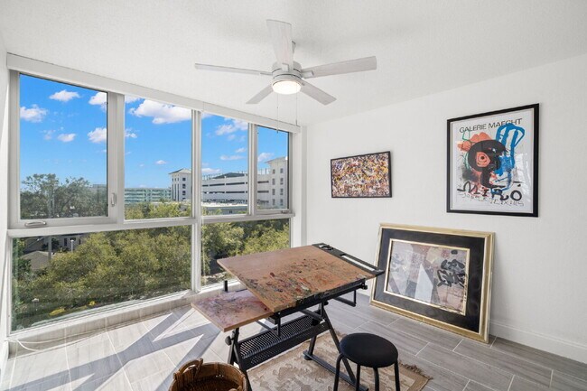 Building Photo - Charming 2-Bedroom, 1-Bathroom Fully Furnished Condo in the Heart of Downtown St. Petersburg
