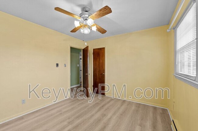 Building Photo - 161 Hickory Dr S Cir