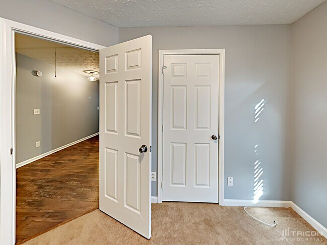 Building Photo - 5102 Meridian Lake Dr