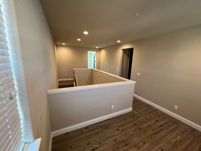 Building Photo - Newer Low Maintenance Home off Glenn and S...
