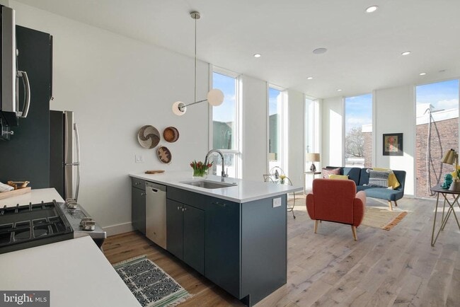 Building Photo - 1822 N Front St