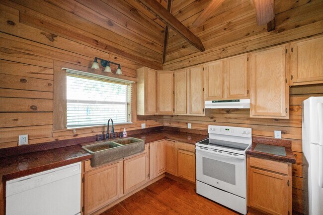 Building Photo - Coming in JUNE!