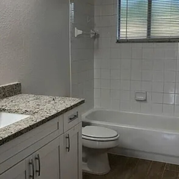 Building Photo - 8304 Key Royal Cir