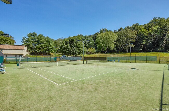 Building Photo - 180 Heritage