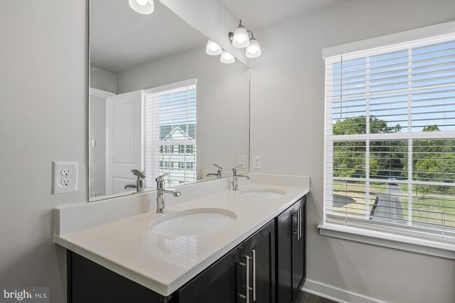 Building Photo - 16640 Green Glade Dr