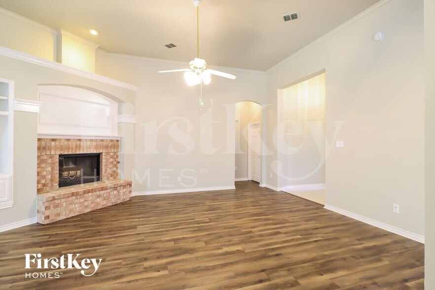 Building Photo - 2204 Reedway Ct