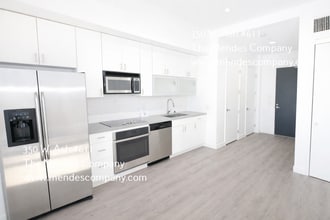 Building Photo - 350 W Ash St