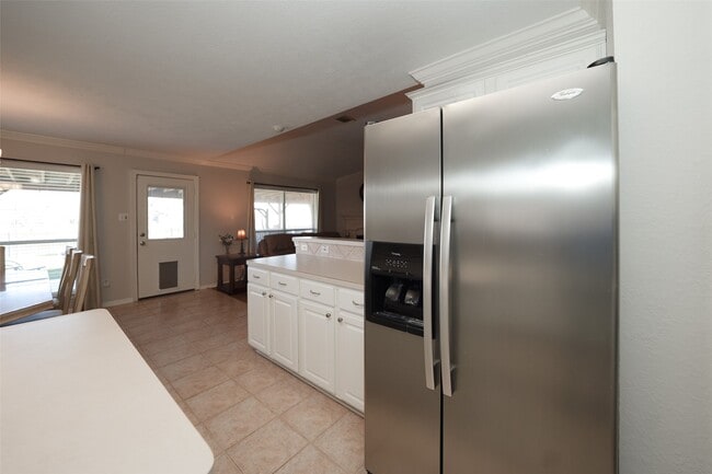 Building Photo - 6210 Fawnlake Dr