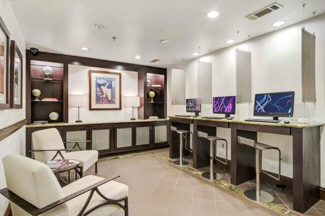 Building Photo - 3443 Kingsboro Rd NE