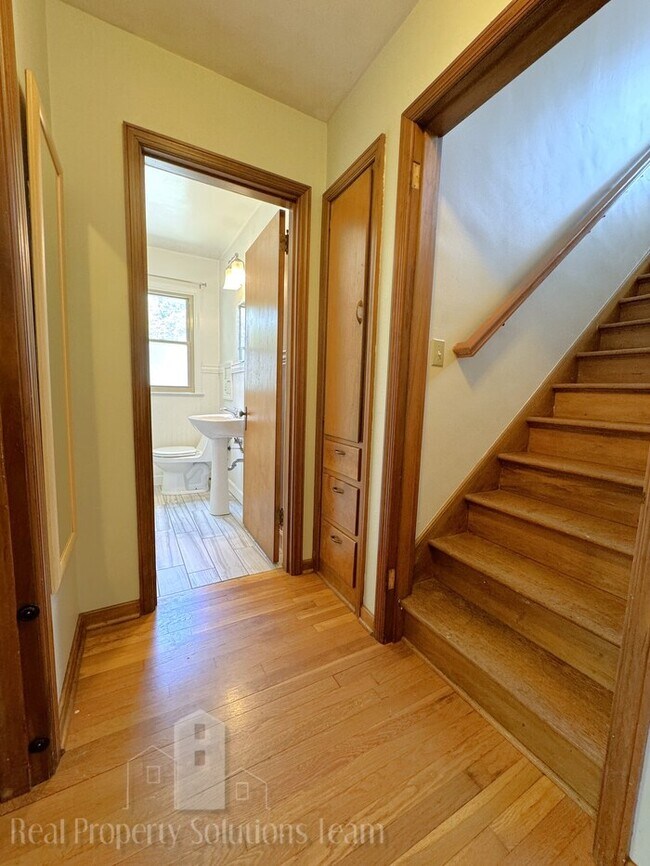 Building Photo - Beautiful home in Clintonville