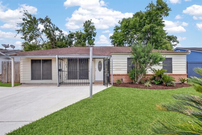 Building Photo - 9211 Clearway Dr