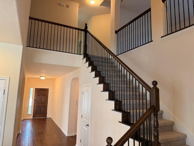 Building Photo - 4387 Green Tree Dr