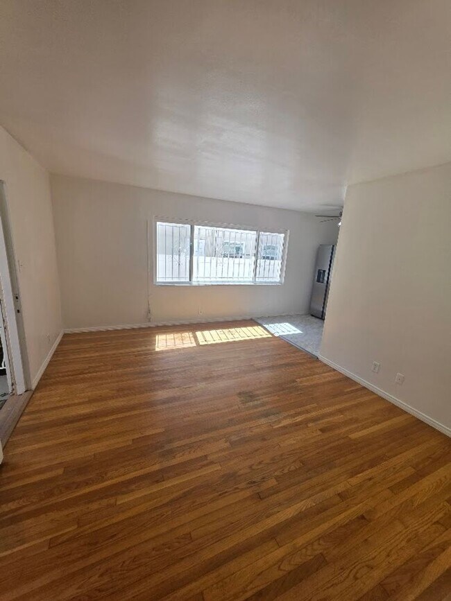 Building Photo - 1 BD 1 BA CONDO IN DOWNTOWN LONG BEACH