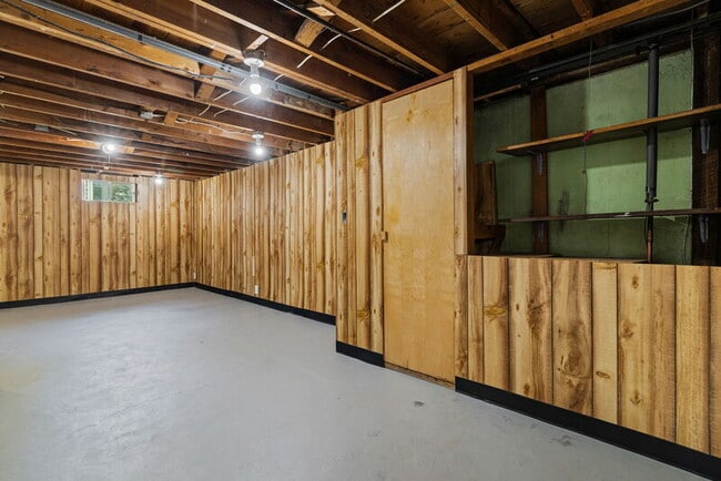 Building Photo - 1122 Roxton Dr