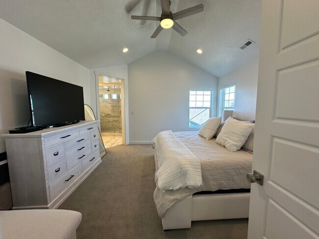 Building Photo - 6442 Bethany Way