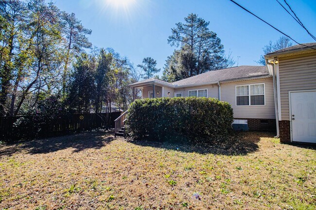 Building Photo - Charming 3 Bedroom, 2 Bathroom in Rosewood - Available May 2026!