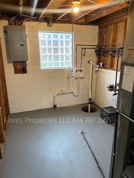 Building Photo - 4483 Wingfield St