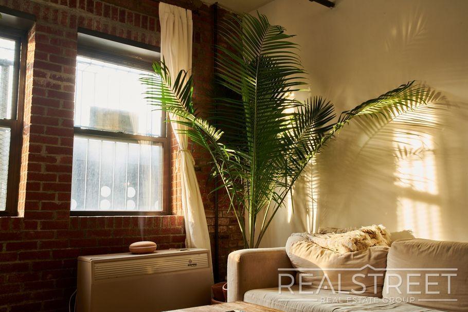 Building Photo - Spacious LOFT in Williamsburg!