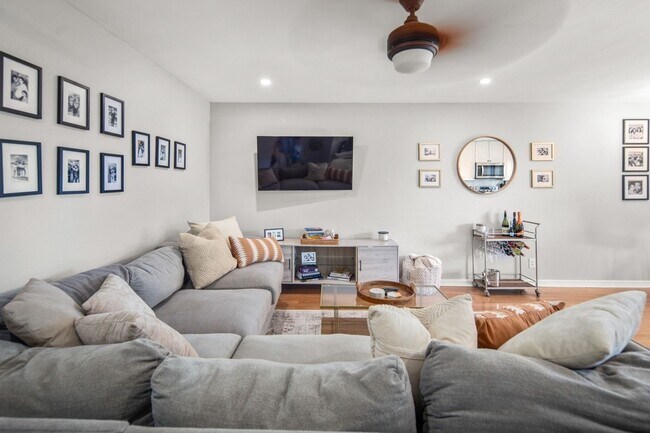Building Photo - 7858 Cowles Mountain Ct