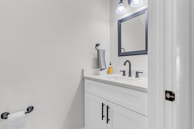 Building Photo - 185 Alexander St