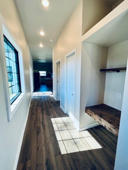 Entry - 1012 Swan St