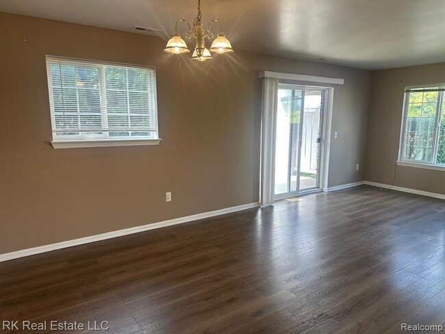 Building Photo - 3581 Reeves Dr