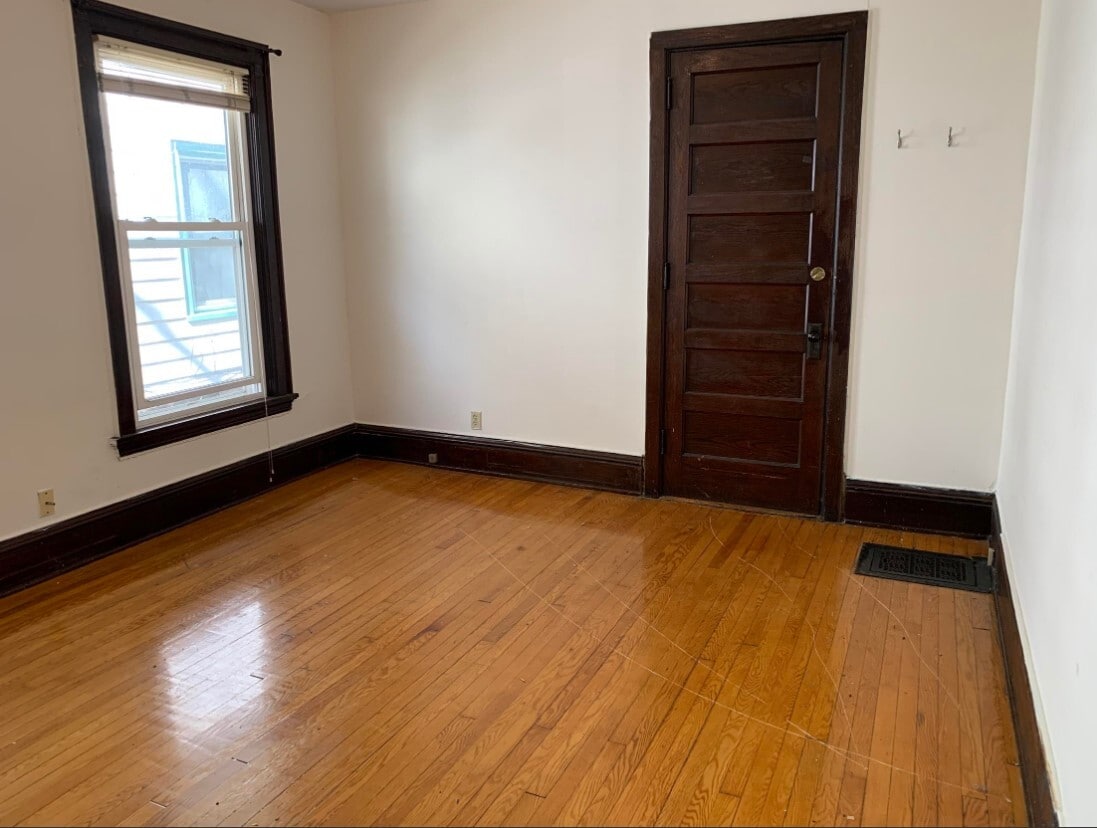 Building Photo - 1037 Jenifer St