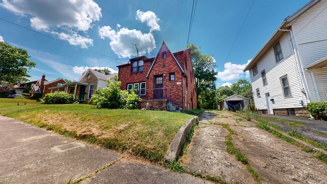 Primary Photo - Nice brick home in Mansfield