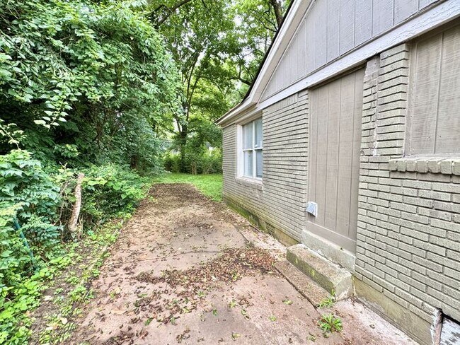 Building Photo - 3219 Carnes Ave