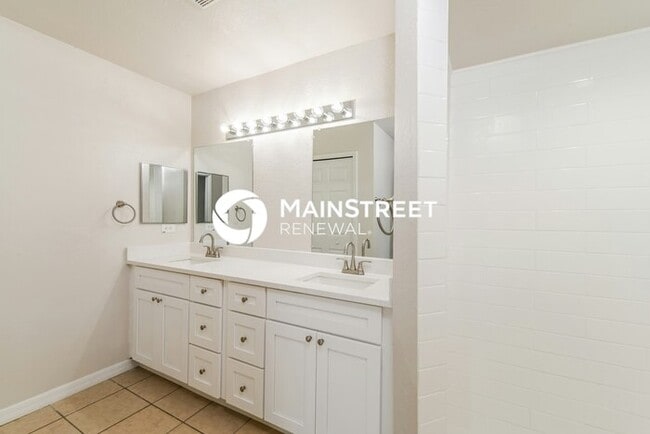 Building Photo - 4 Bedroom Pet-Friendly Home in Cape Coral, FL with Main Street Renewal