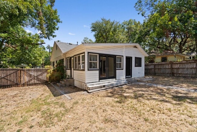 Building Photo - 1500 Newning Ave