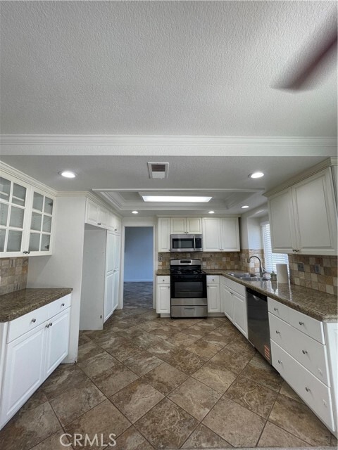 Building Photo - 41572 Willow Run Rd